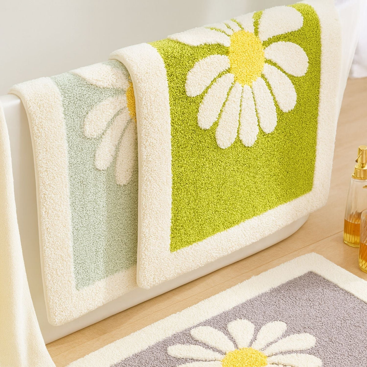 Charming Daisy Bloom Bath Mat